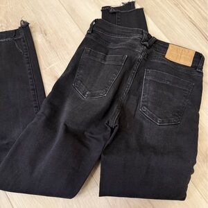 Zara Women's Black Straight Jeans